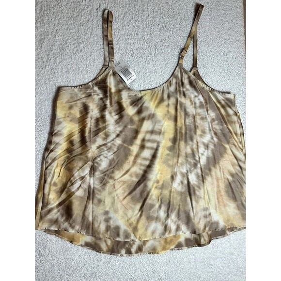 Torrid NWT Satin V Neck Cami Camisole Adjustable straps Buttons Sz 0 (L) - Picture 4 of 11